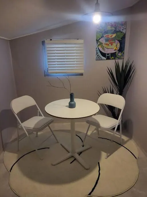 Jin House Incheon Geomamstation Apartment